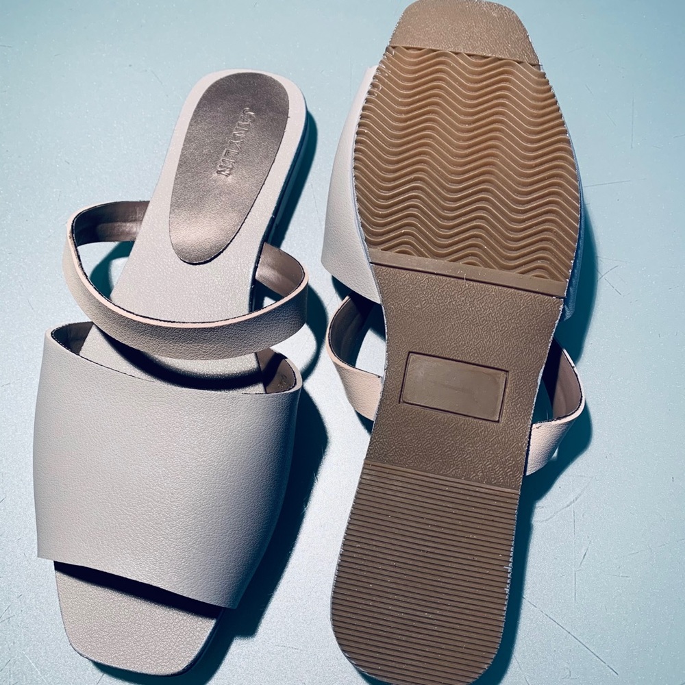 Women’s sandals